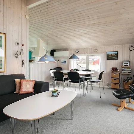 6 Person In Hjorring-by Traum